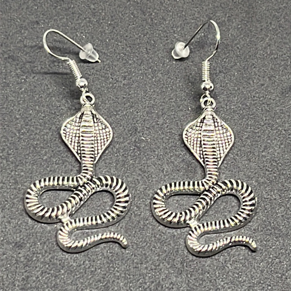 Earrings‎ snake Cobra